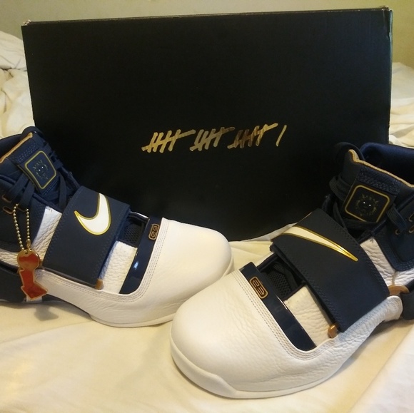 LEBRON 17 main image 5